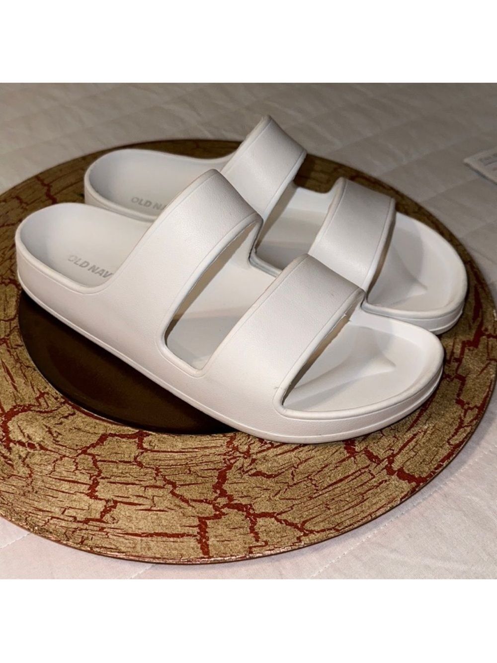 Old Navy 8 White Rubber Slip on Slides Sandals